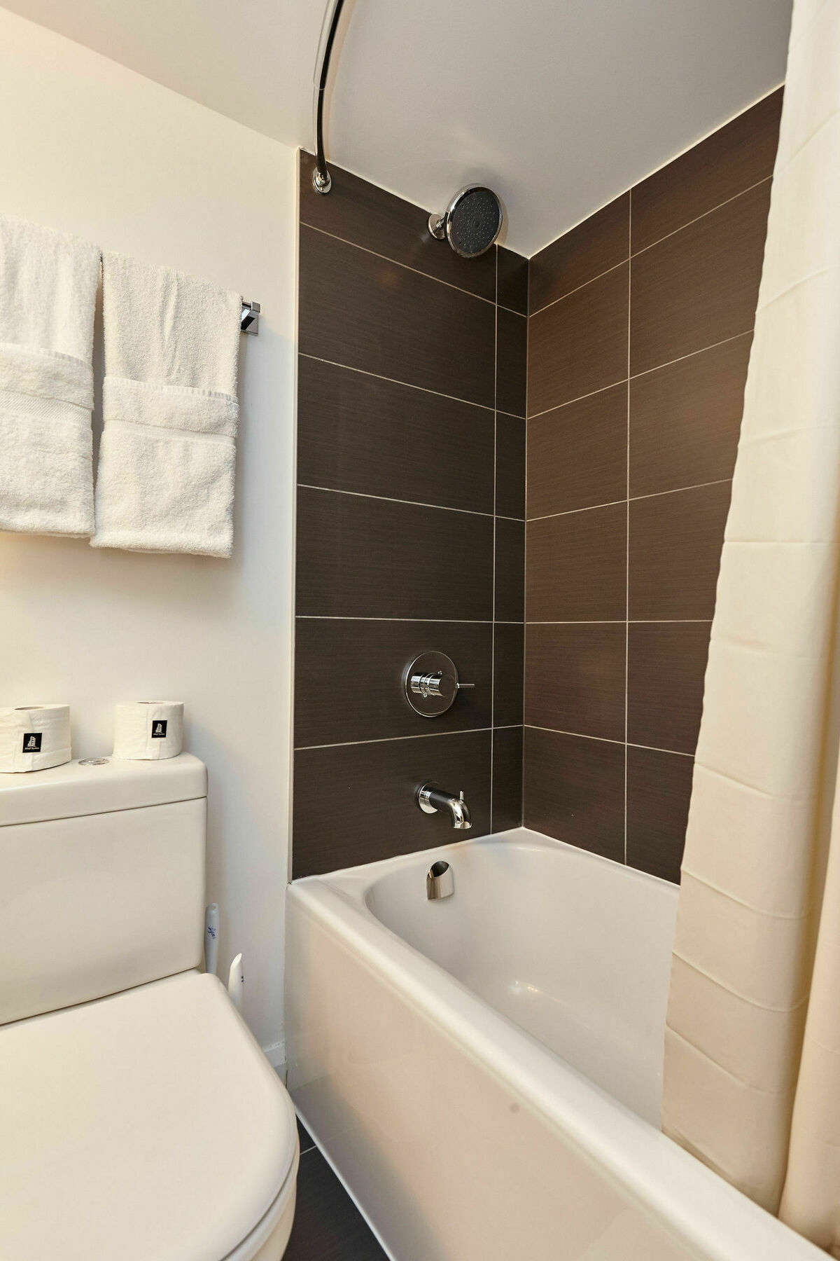 Atlas Suites - Yorkville Furnished Apartments Toronto Exterior photo